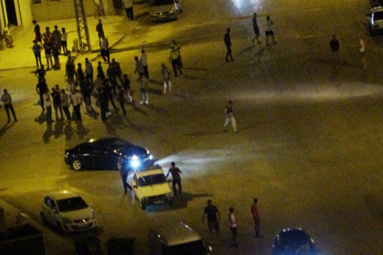 Gençlerin kavgası mahalleyi ayağa kaldırdı