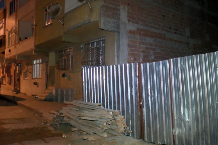 İnşaata dökülen beton ağırlık yaptı binanın duvarı çöktü