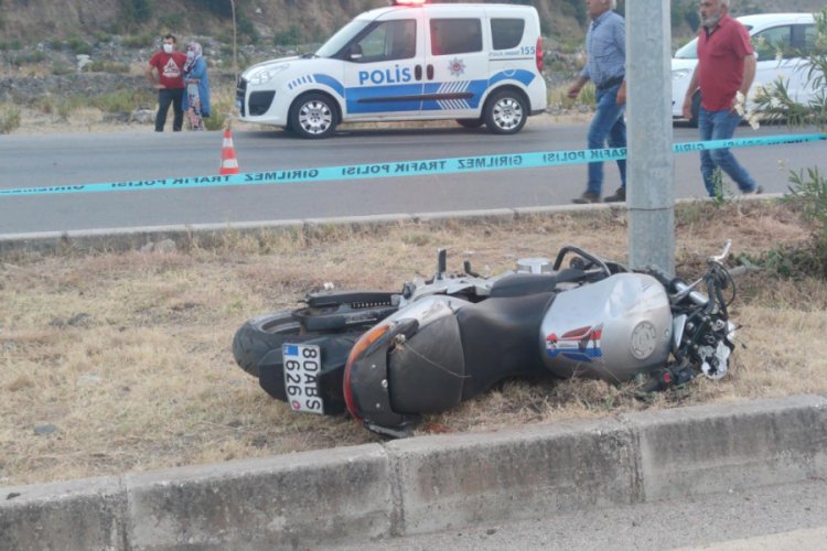 Refüje çarpan motosikletin sürücüsü öldü