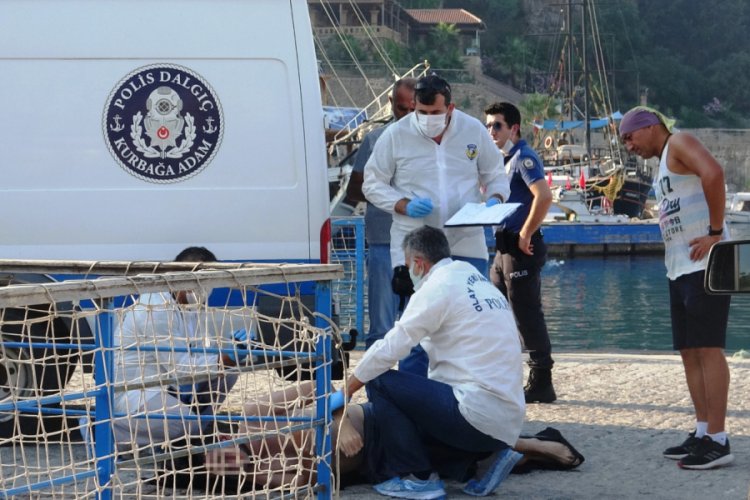 Balıkçılar caretta sandı, erkek cesedi çıktı