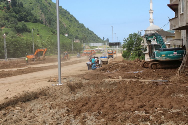 Rize'de sel ve heyelanların izleri siliniyor