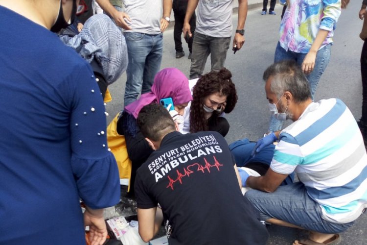 Anne ve kucağındaki bebeğine otomobil çarptı