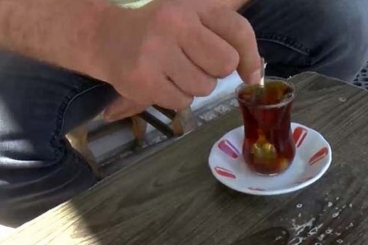 'Çay şekerli mi içilir, şekersiz mi' tartışmalarına Rizeliler de katıldı
