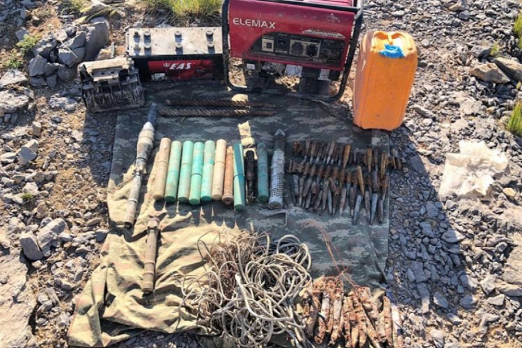 Çukurca'da PKK'nın silah ve mühimmatı ele geçirildi