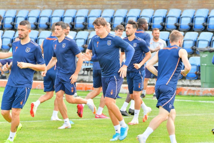 Lider Başakşehir yarın kampa girecek