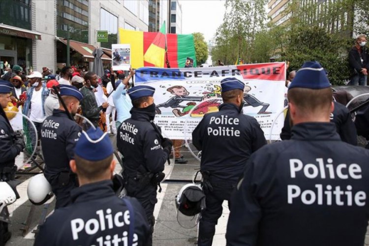 Fransa Cumhurbaşkanı Macron Brüksel'de protesto edildi