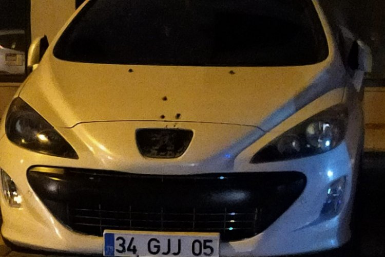 Park halindeki aracı kurşunlandılar