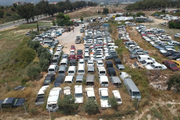 Binlerce araç çürümeye terk edildi