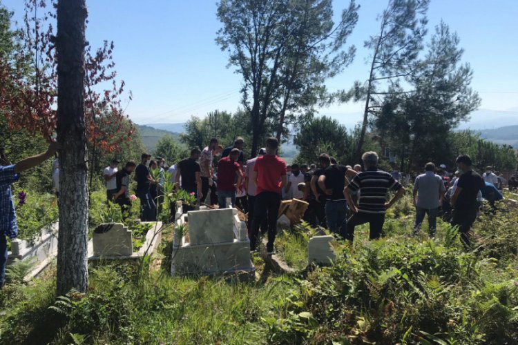 Öldürülüp gömülen 2 inşaat işçisi, toprağa verildi