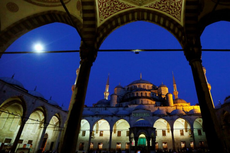 İstanbul'da 21 cami, Ayasofya açılışına gelenlere hizmet için sabaha kadar açık olacak