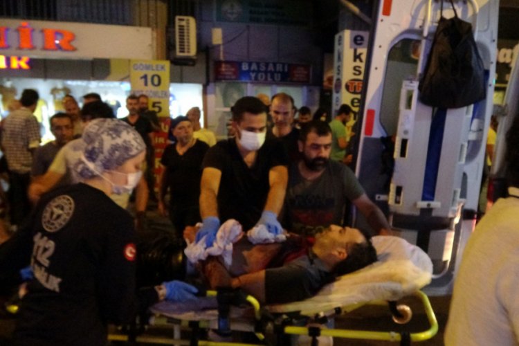 Ağabeyi defalarca bıçakladı! 100 metre kaçabildi