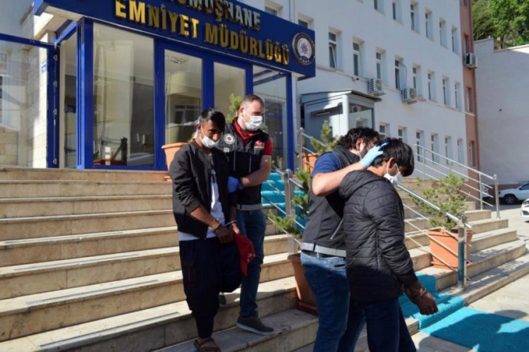 Zehir tacirleri 2 kilogram reçine esrar ile yakalandı