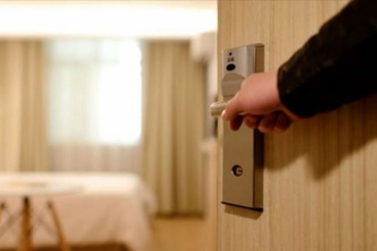 Bursa'da otel müşterisini taciz etti, tazminatsız kovuldu