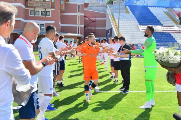 Kasımpaşa, Başakşehir'i alkışlarla karşıladı
