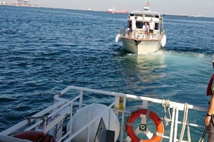 Gürpınar açıklarında sürüklenen teknedeki 12 kişi kurtarıldı
