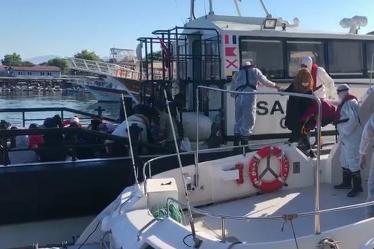 İzmir'de 99 göçmen kurtarıldı
