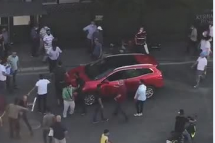 Bursa'da trafikte meydan muharebesi! Zorbalar sopalarla saldırdı (ÖZEL HABER)