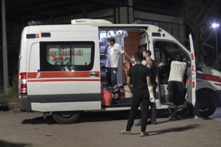 Bıçaklı kavgada iki genç yaralandı