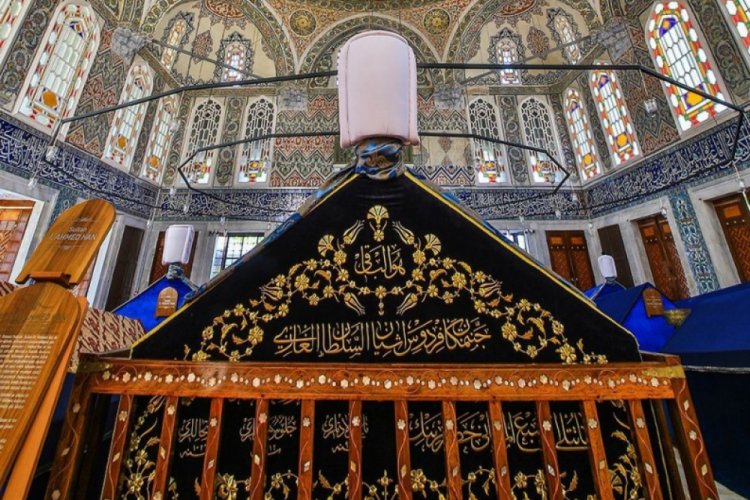 Bursa'da hazırlandı! Sanduka örtüsü puşideler koruma altında