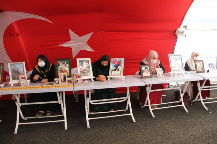 HDP önündeki ailelerin evlat nöbeti 330'uncu günde