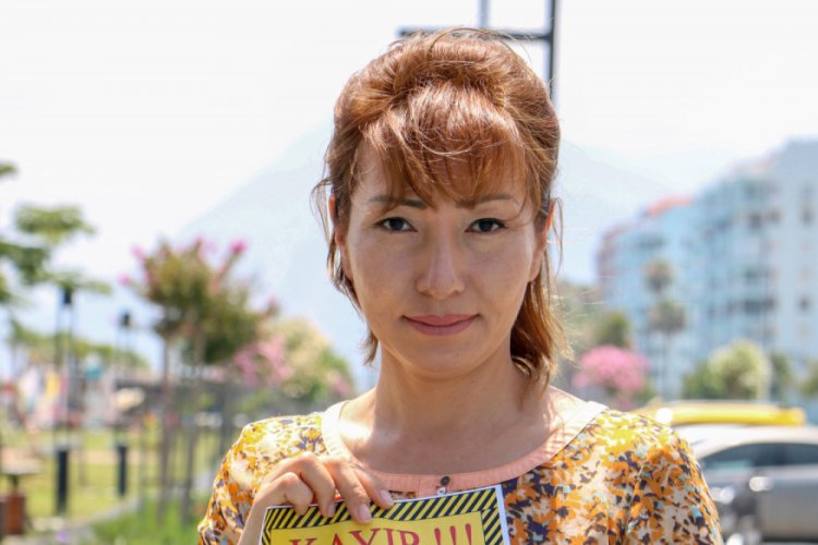 Kazak anne, 2,5 aydır kayıp kızını bulmak için televizyona çıkacak