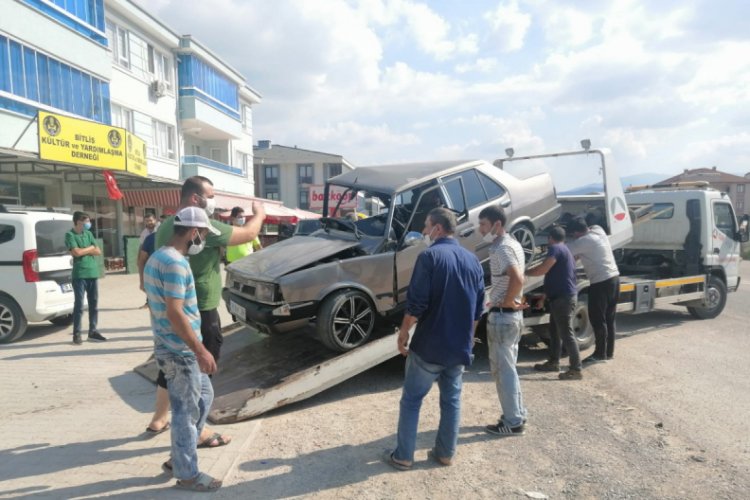 Bursa İnegöl'de iki otomobil çarpıştı: 1 yaralı