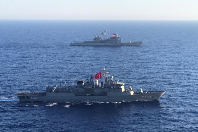 Türk ve ABD gemilerinden Akdeniz'de eğitim