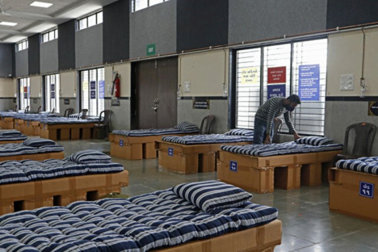 Koronavirüse yakalanıp iyileşen adam, iş yerini yoksullar için sağlık merkezine çevirdi