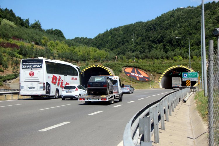 Bolu Dağı geçişinde tatilci yoğunluğu, ulaşım aksamadı