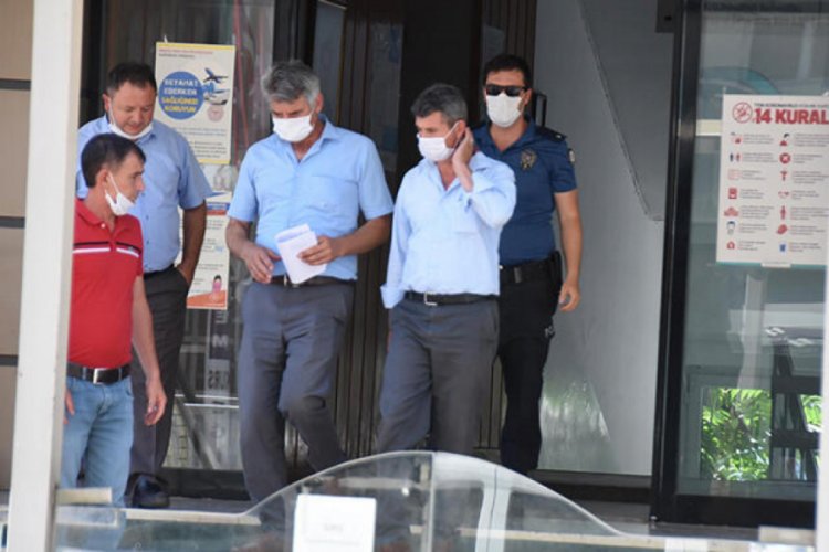 Otobüs şoförü, trafik tartışmasında satırla yaralandı