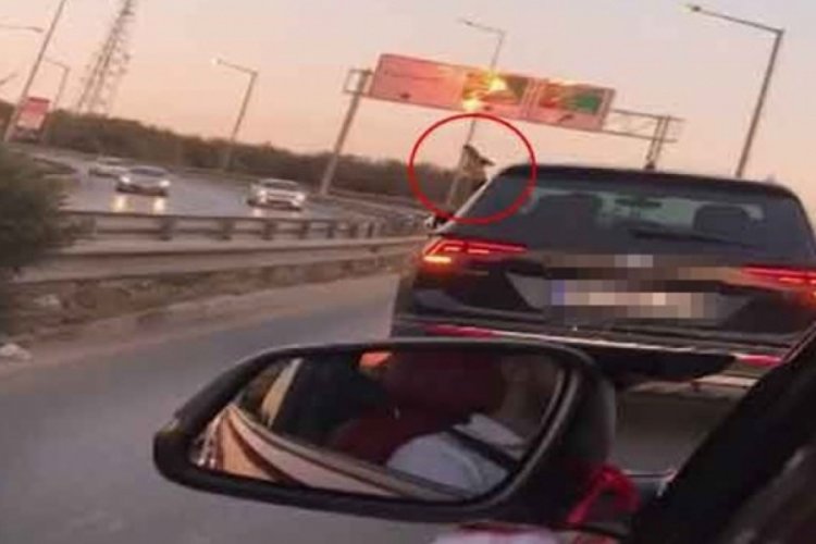 Hareket halindeki araçtan ateş etti