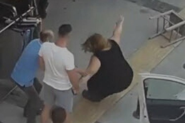 Park yeri yüzünden tartışma çıktı, kadını yola savurdu