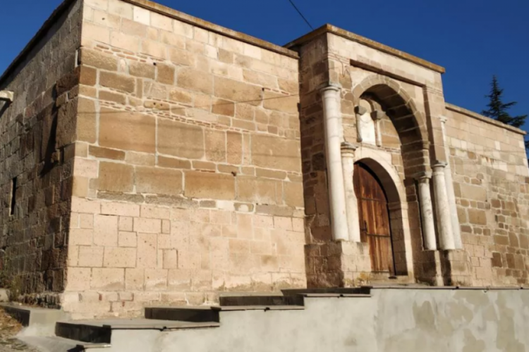 700 yıllık kervansarayda 'korsan' restorasyon