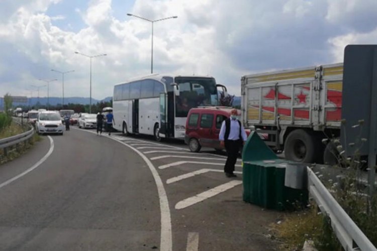 Karadeniz sahil yolunda zincirleme kaza!