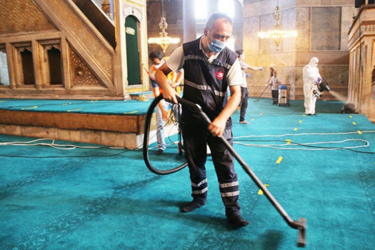 Ayasofya Camisi'nde Kurban Bayramı temizliği