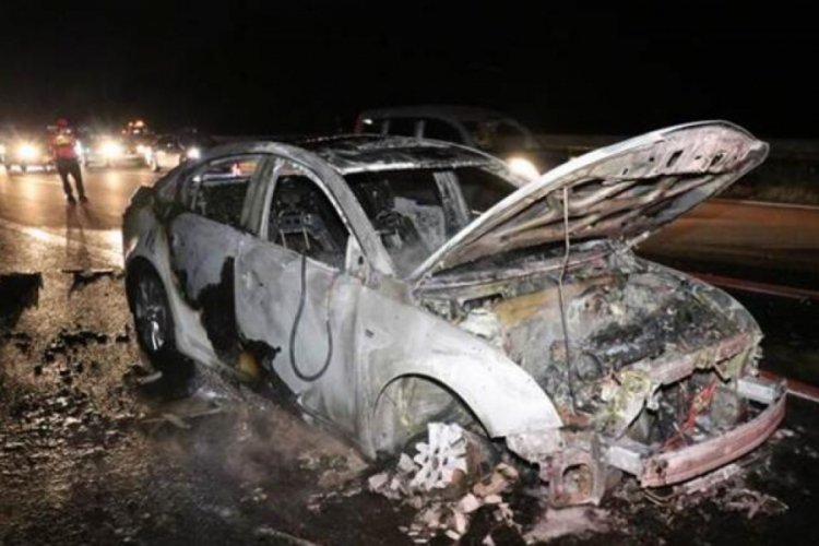 Anadolu Otoyolu'ndaki yangın trafiği kilitledi