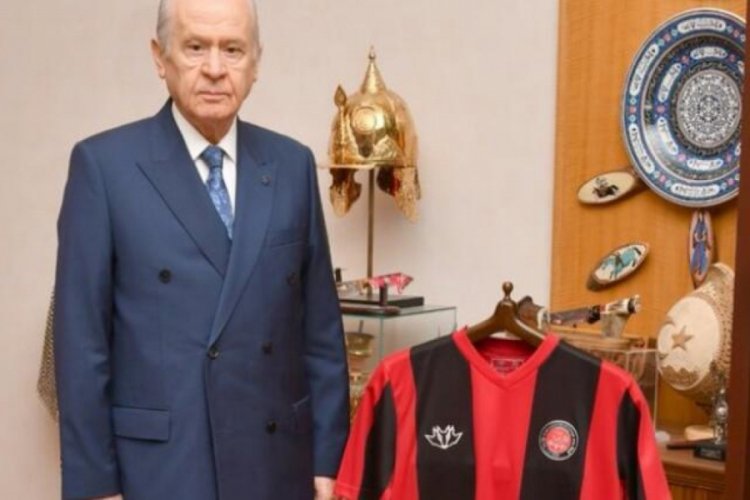 Sosyal medya düzenlemesi yasalaştı... Bahçeli ilk paylaşımı yaptı