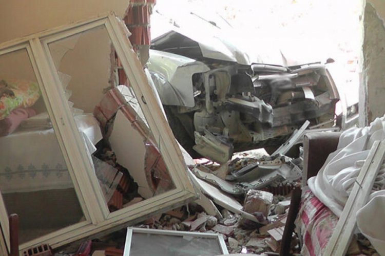 İzmir'de feci kaza! Ortalık savaş alanına döndü