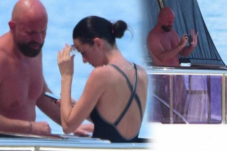 Yasemin Özilhan eşi İzzet Özilhan'a poz verdi