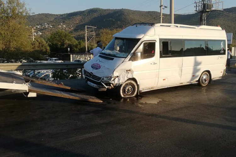 Otomobil ile minibüs çarpıştı: 5 yaralı