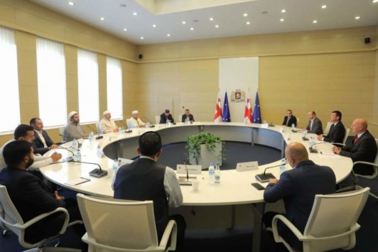 Gürcistan Başbakanı Gakharia, Kurban Bayramı'nda Müslüman dini liderleri ağırladı