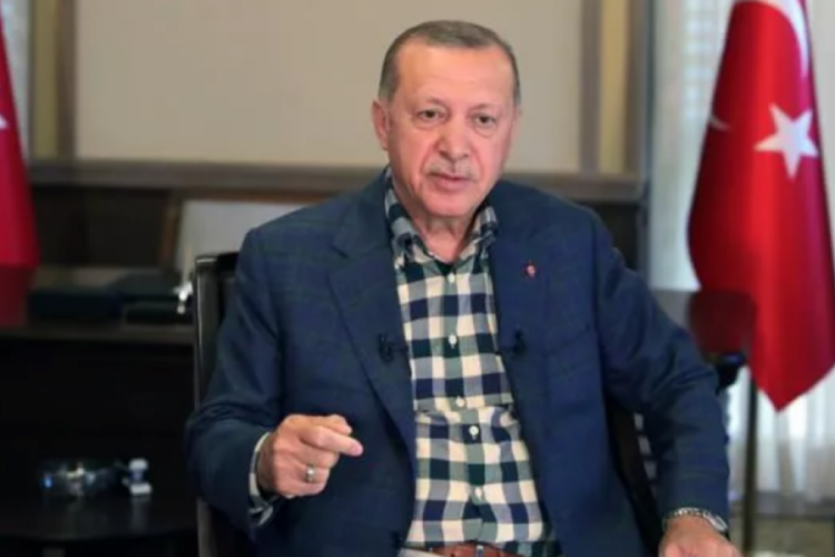 Cumhurbaşkanı Erdoğan canlı yayında prompter kazası yaşadı