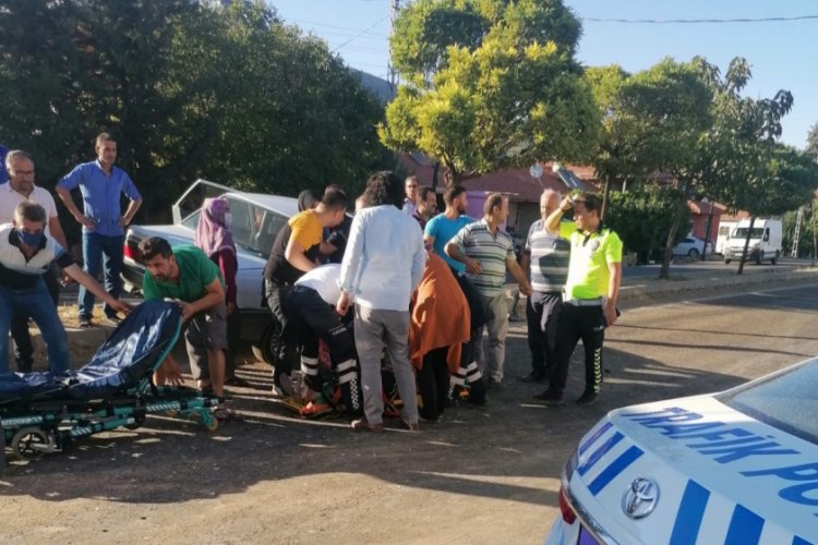 Adıyaman'da otomobil ile hafif ticari araç çarpıştı