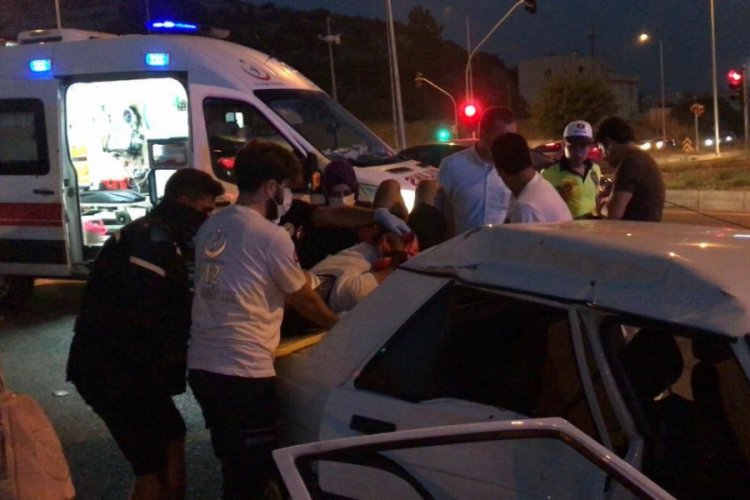 Kuşadası'nda trafik kazası: 1''i çocuk 4 yaralı