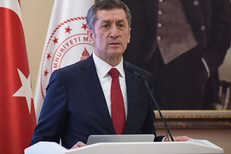 Bakan Selçuk, çalışmalarından dolayı iki öğretmeni özel olarak aradı