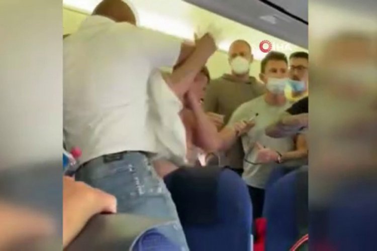 Maske takmayı reddedince yolculardan dayak yedi!