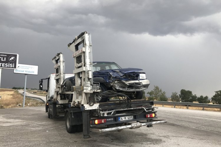 Konya'da otomobil ile kamyonet çarpıştı
