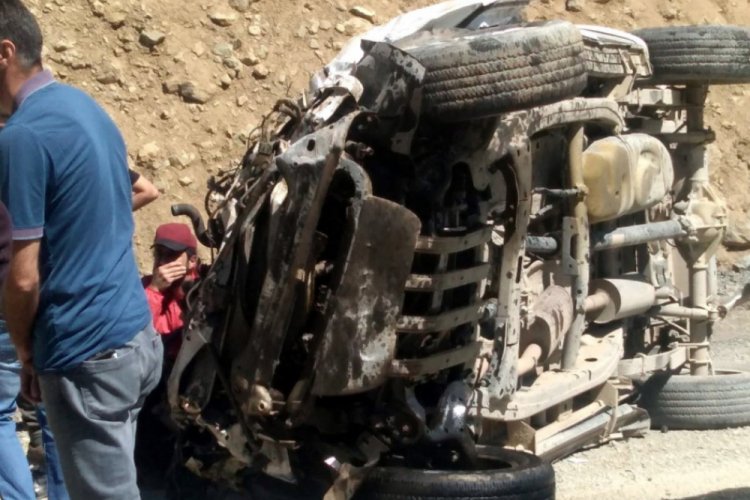 Araç uçuruma devrildi: 6 kişi öldü