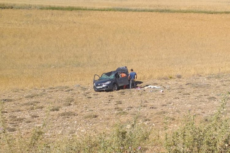 Sivas'ta Otomobil tarlaya uçtu