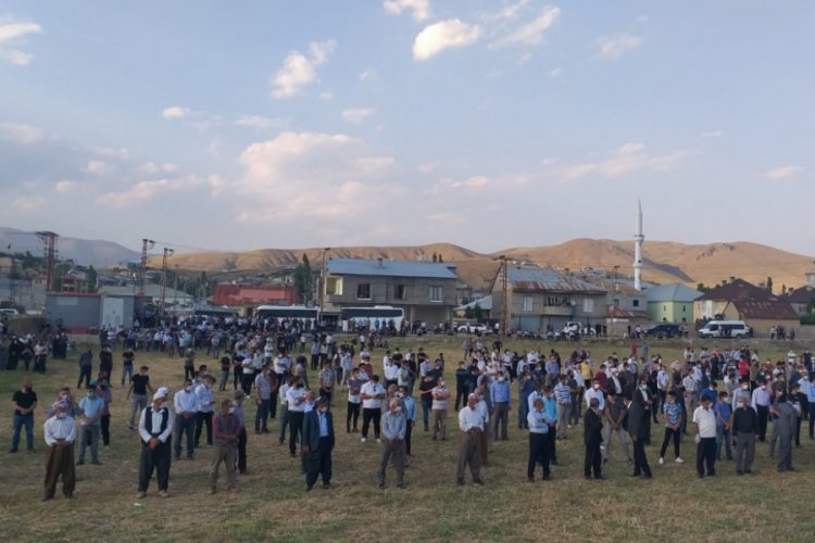 Hakkari'deki trafik kazasında ölenler için tören düzenlendi